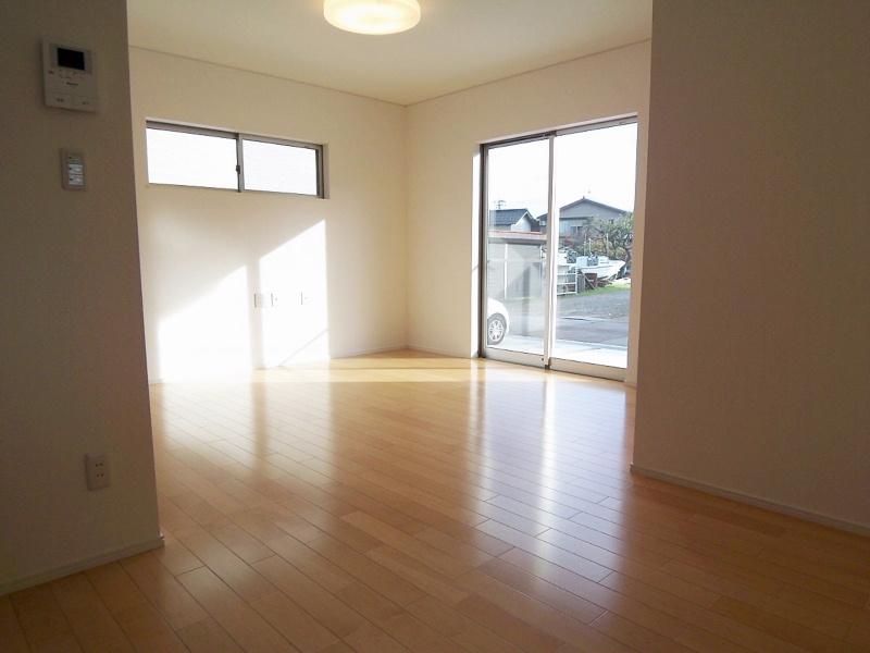 Living. Indoor (11 May 2013) Shooting It is another angle of living.