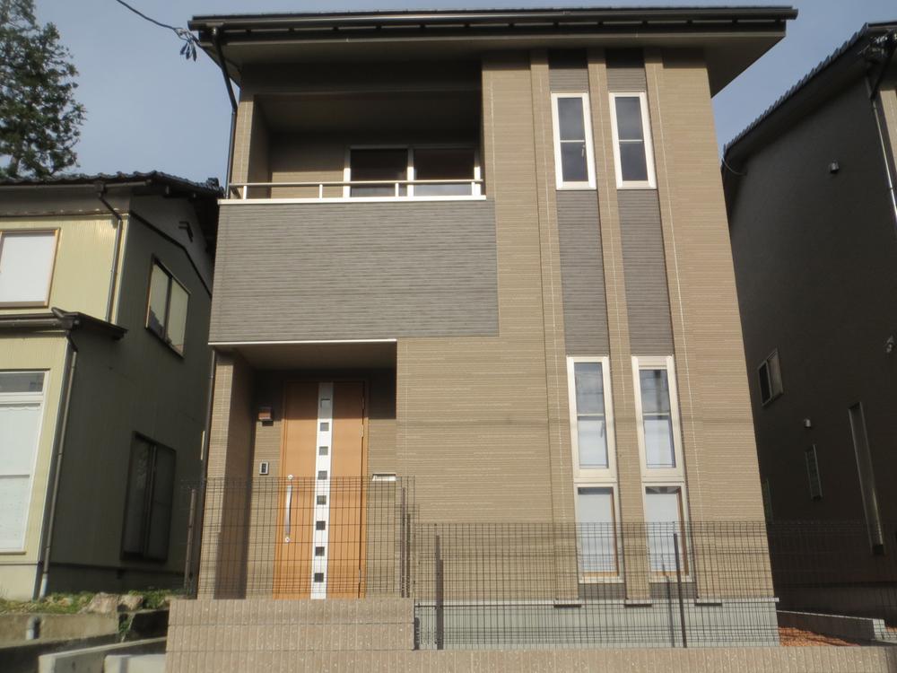 Local appearance photo. Building panoramic view