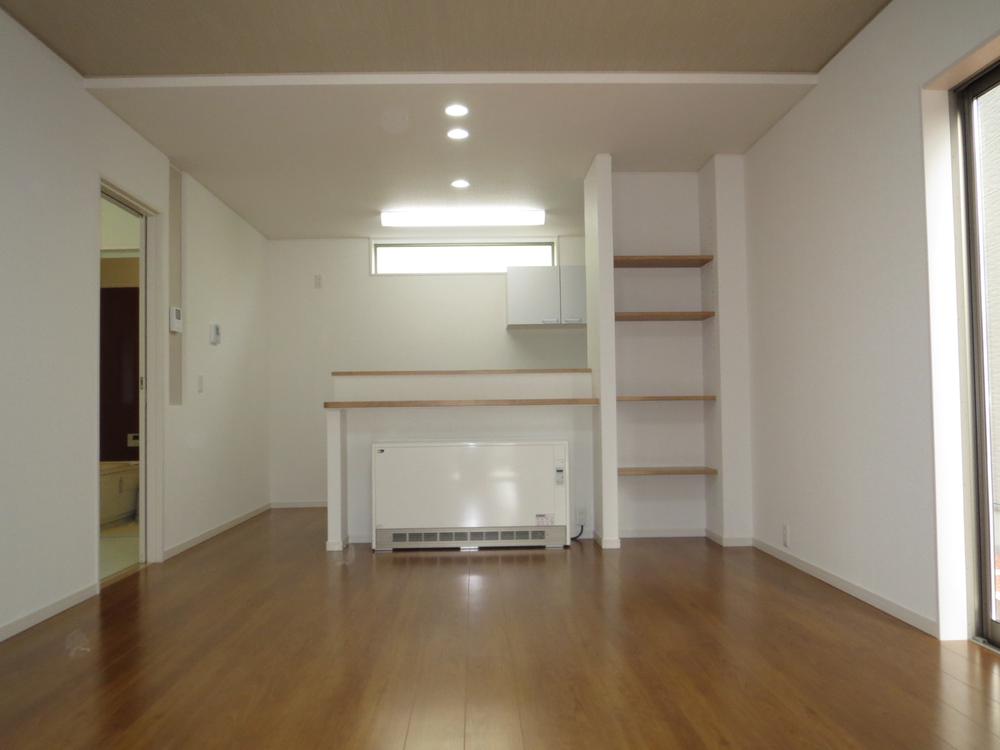 Living. With thermal storage heaters ・ dining kitchen