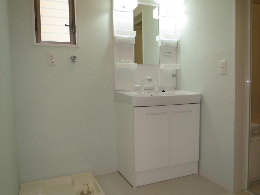 Wash basin, toilet. Wash basin Dressing room Washing pan