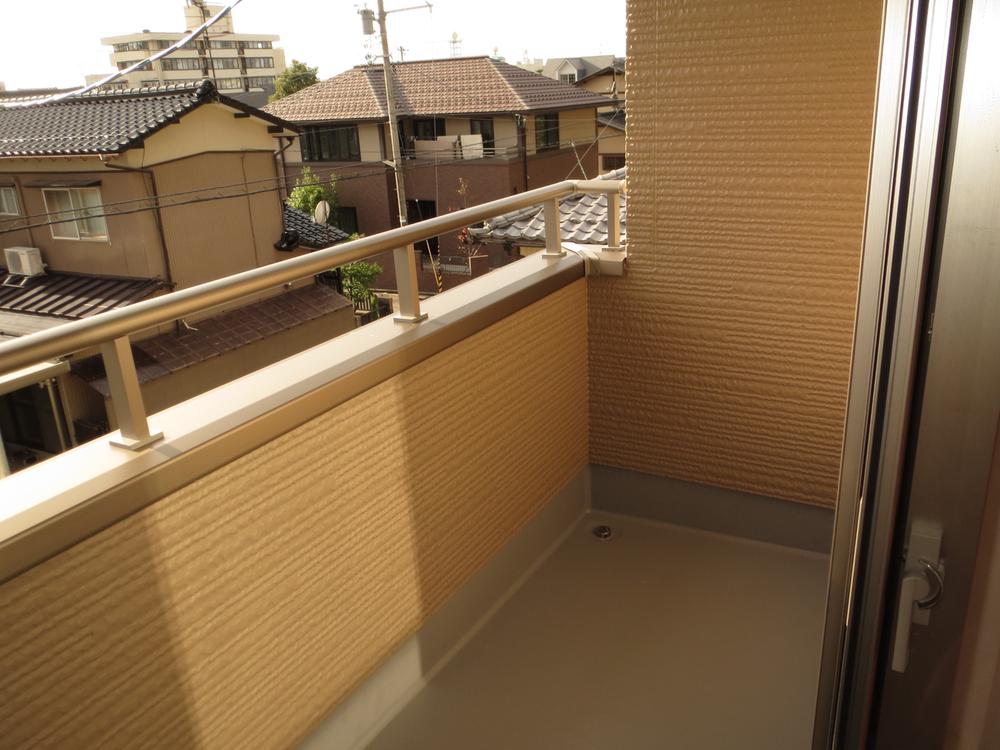 Balcony. South day ventilation good