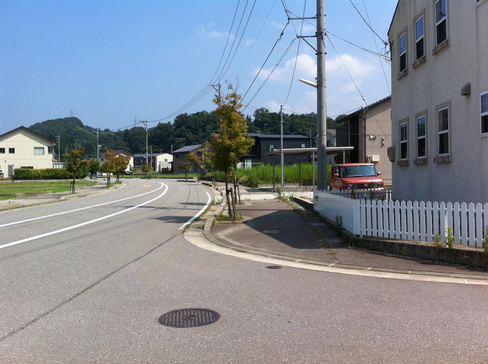 Local photos, including front road. North side road 16m
