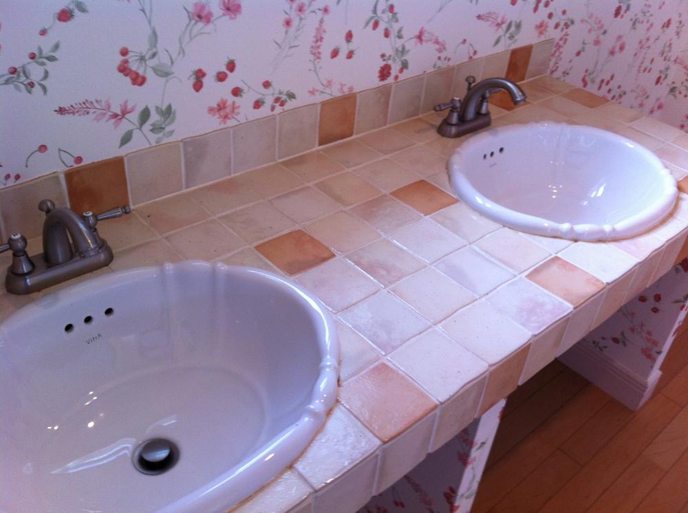 Wash basin, toilet. Fashionable
