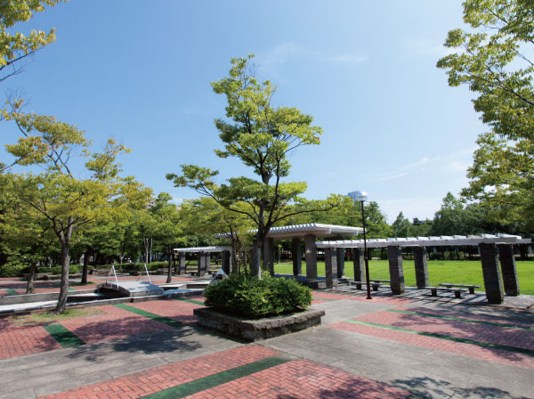 Surrounding environment. Tamagawa park (5-minute walk / About 350m)