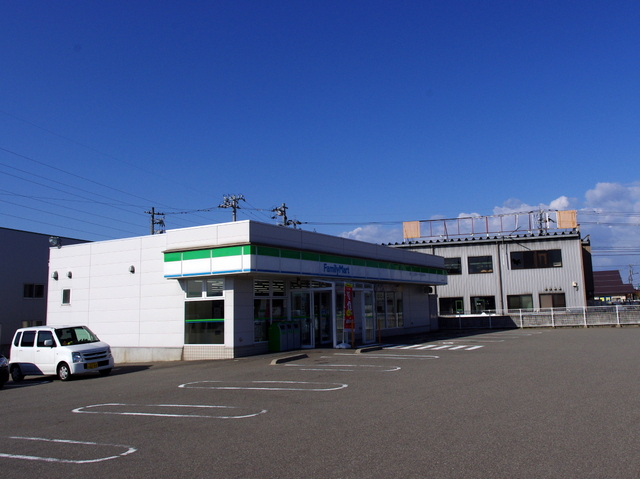 Convenience store. FamilyMart Kanazawa Matsumura store up (convenience store) 724m