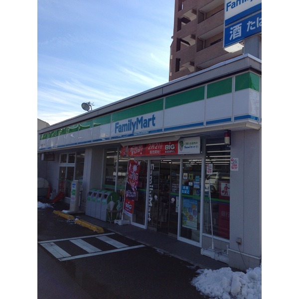 Convenience store. 125m to FamilyMart Kanazawa Yamashina-chome store (convenience store)