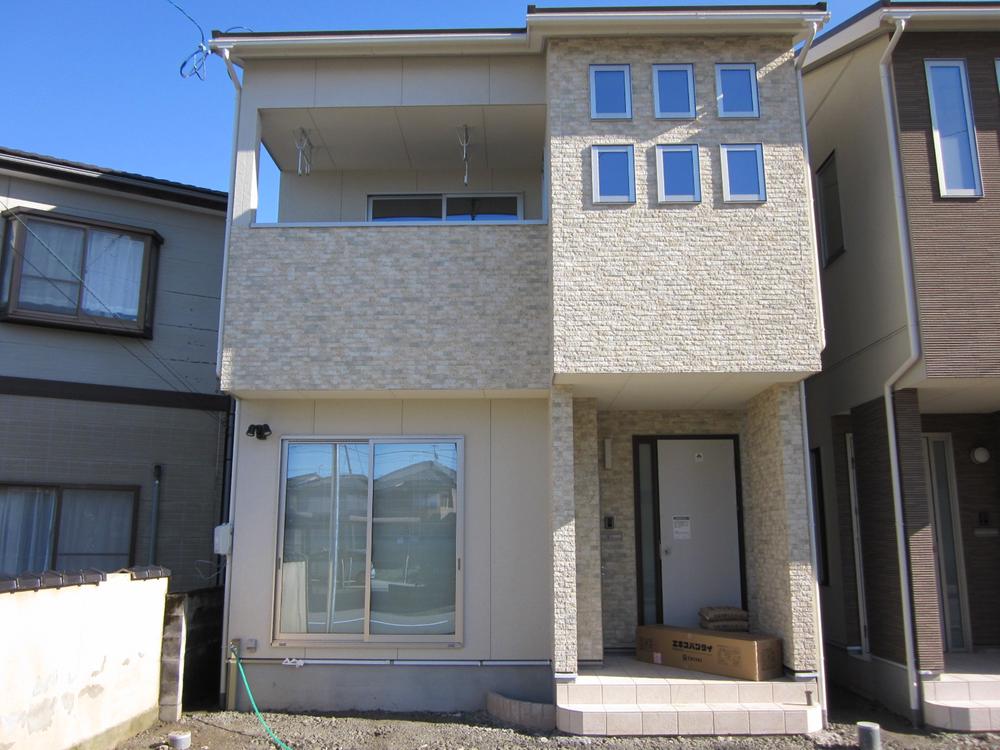 Local appearance photo. Local (12 May 2013) Shooting