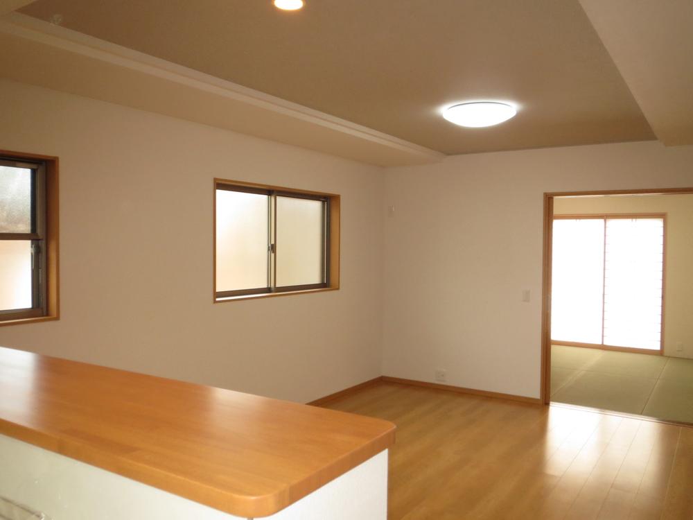 Living. Living and Japanese-style room 6.5 tatami connection between