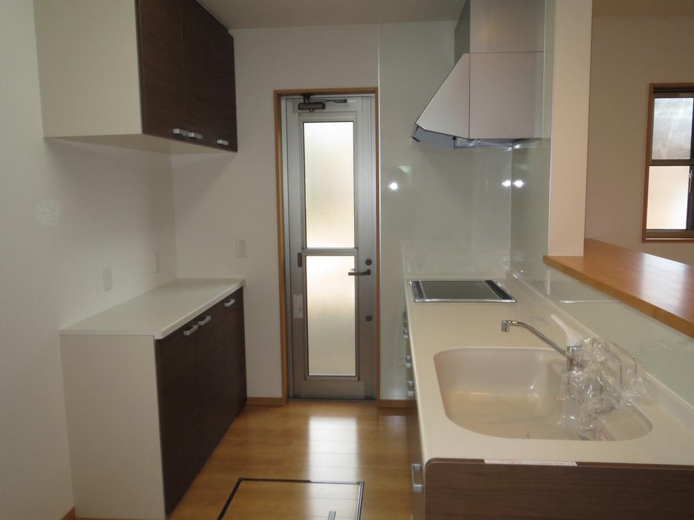 Kitchen. Kitchen cupboard ・ Back door ・ IH heater