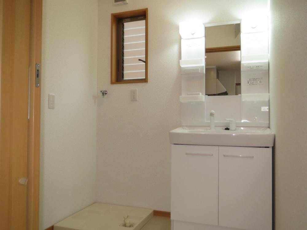 Wash basin, toilet. Shampoo wash basin ・ Dressing room ・ Washing pan