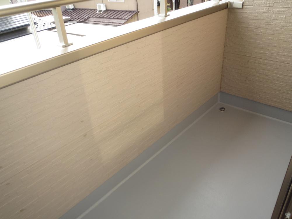 Balcony. South day ventilation good