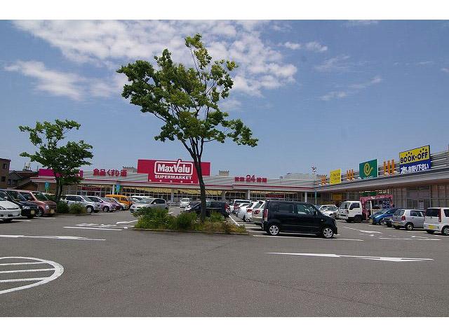 Local photos, including front road. Makkusubaryu 24H sales Within walking distance