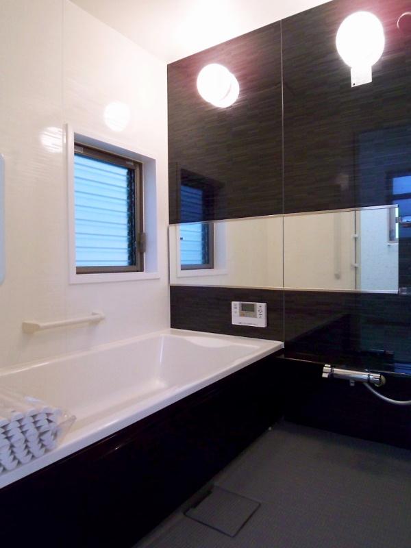 Bathroom. Indoor (10 May 2013) Shooting