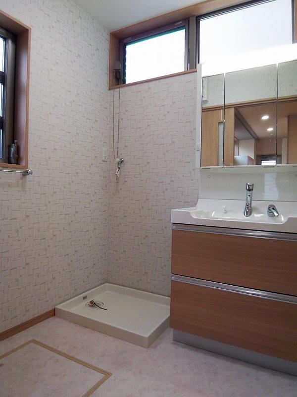 Wash basin, toilet. Indoor (10 May 2013) Shooting