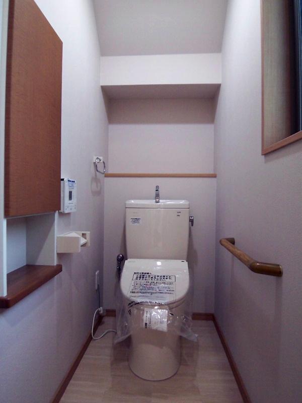 Toilet. Indoor (10 May 2013) Shooting