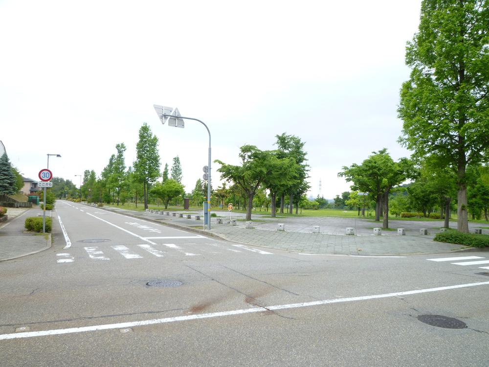 Streets around. Yuhimi park