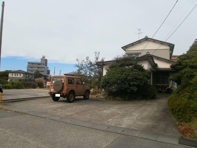 Local appearance photo. Facing south in the spacious 88 square meters