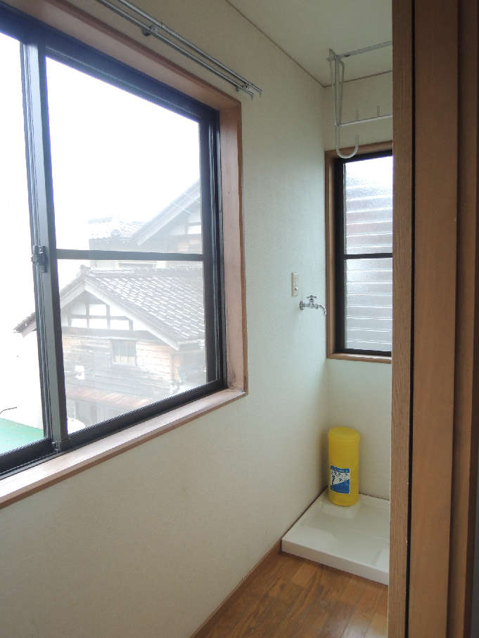 Other. Sunroom ・ Laundry Area