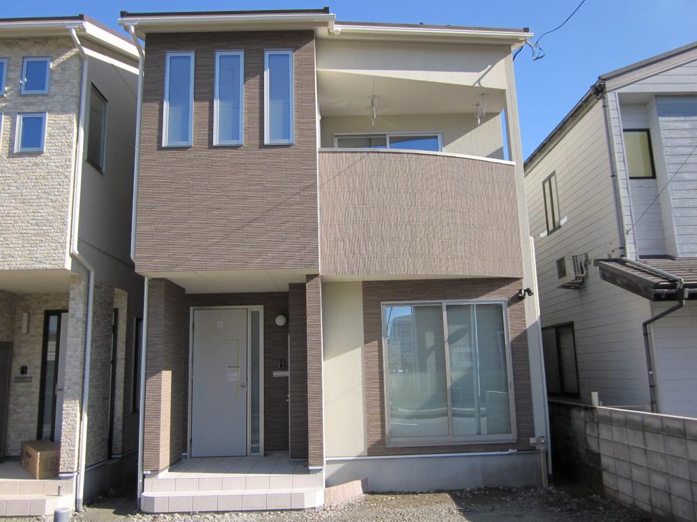 Local appearance photo. Local (12 May 2013) Shooting