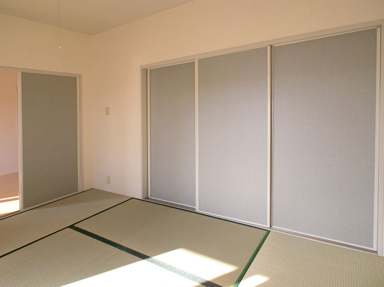 Receipt. Japanese-style room 6 tatami Closet