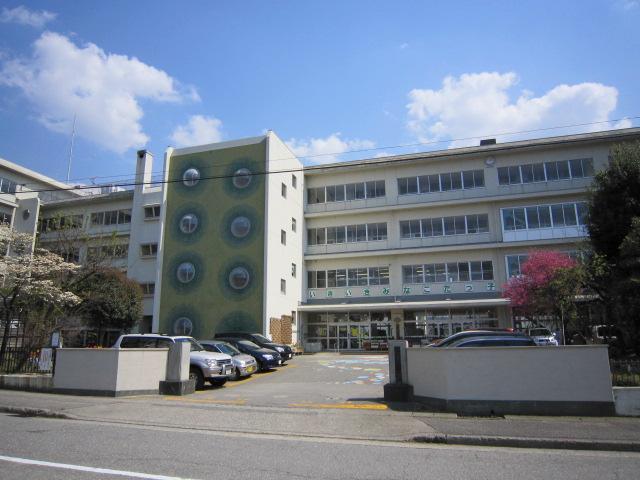 Primary school. 742m to Kanazawa Minami Kodateno Elementary School