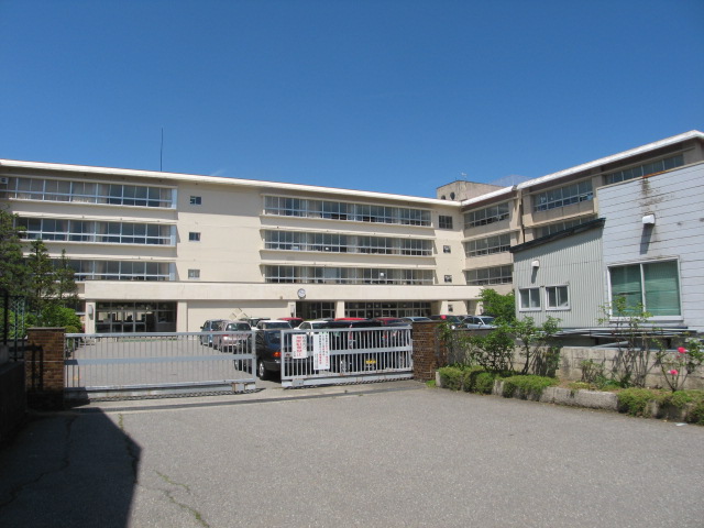 Primary school. 779m until the Kanazawa Municipal Fushimidai elementary school (elementary school)