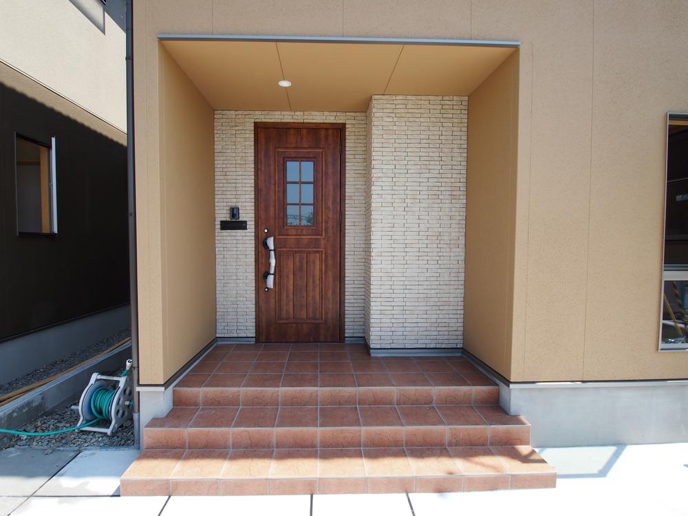 Entrance. Room (August 2013) Shooting