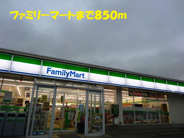 Convenience store. 850m to Family Mart (convenience store)