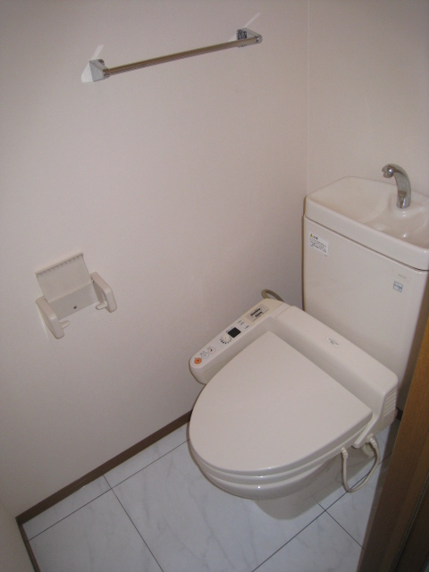 Toilet.  ※ It is a photograph of the other room