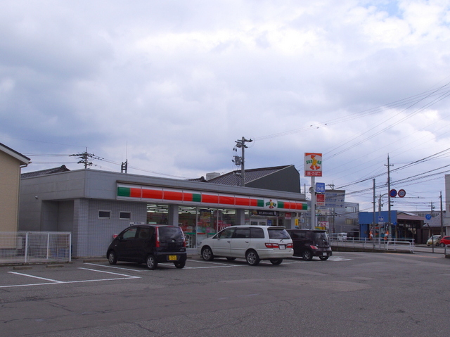 Convenience store. Thanks Kanazawa Jichu store up (convenience store) 385m