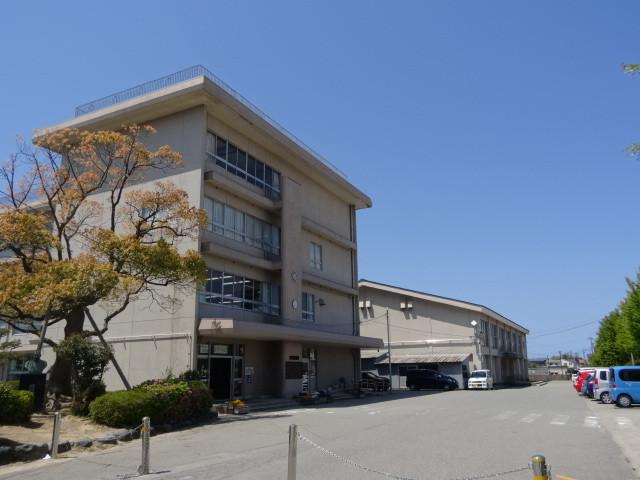 Other local. Kratky elementary school main gate