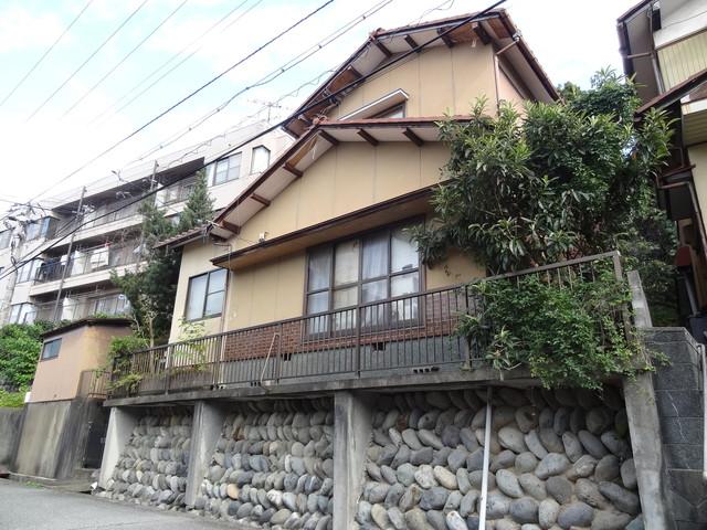 Local photos, including front road. Also not worried about the passers-by of the gaze are in the living room at the height difference use