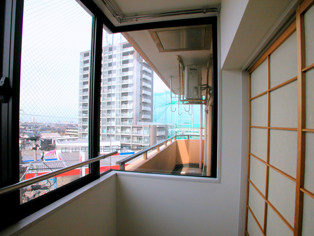 Other room space. Sunroom