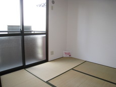 Living and room. Japanese-style veranda side
