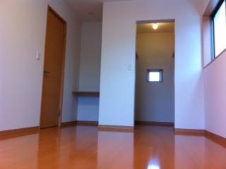 Receipt. The WIC and working shelf in the bedroom