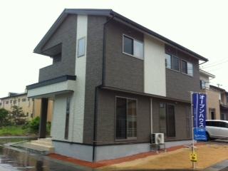 Local appearance photo. Three-way corner lot Parking four Allowed