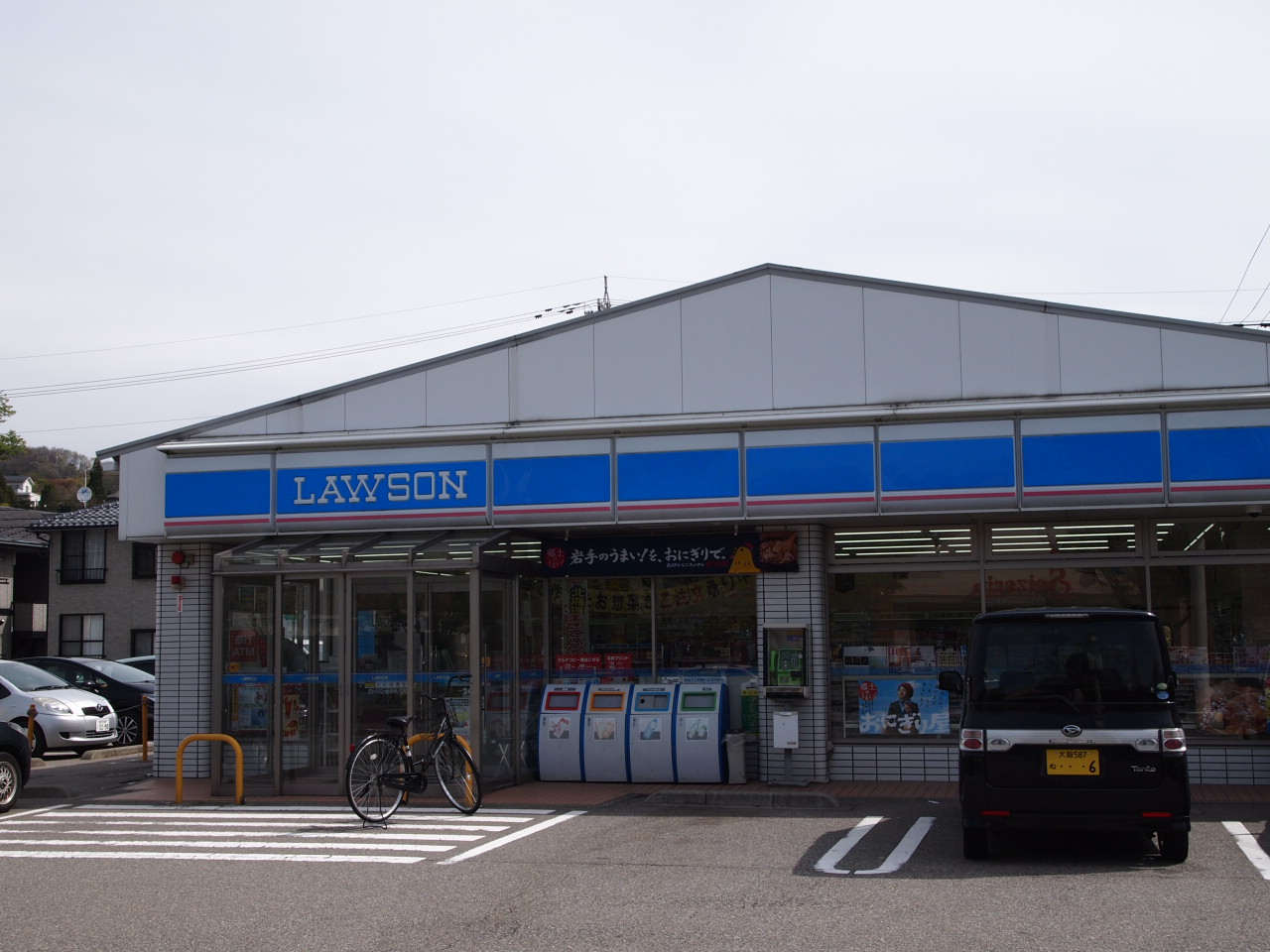Convenience store. 347m up of Lawson Kanazawa forest Satoten (convenience store)