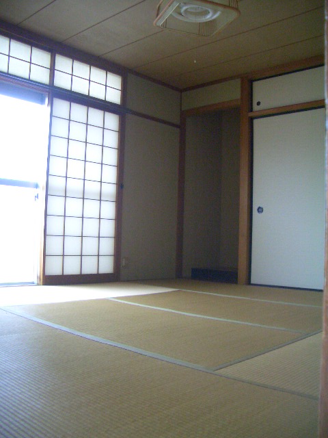 Other room space. 8 Pledge of large Japanese-style room Housed there