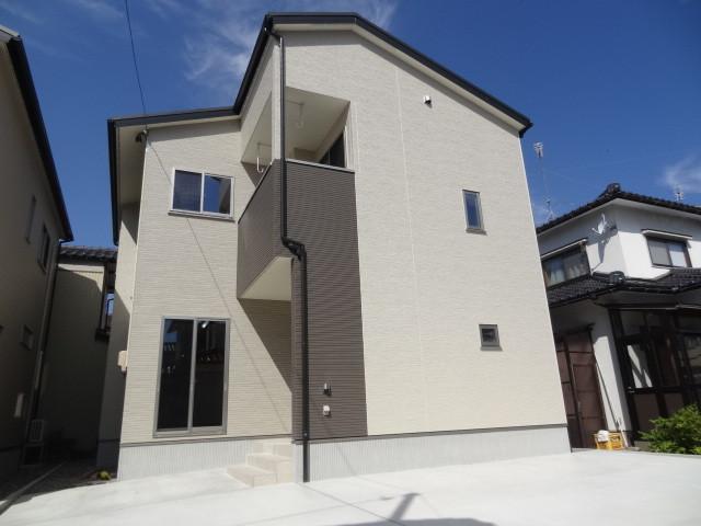 Local appearance photo. Parking 3 cars. Shinkanda elementary school, Takaoka Junior High School.