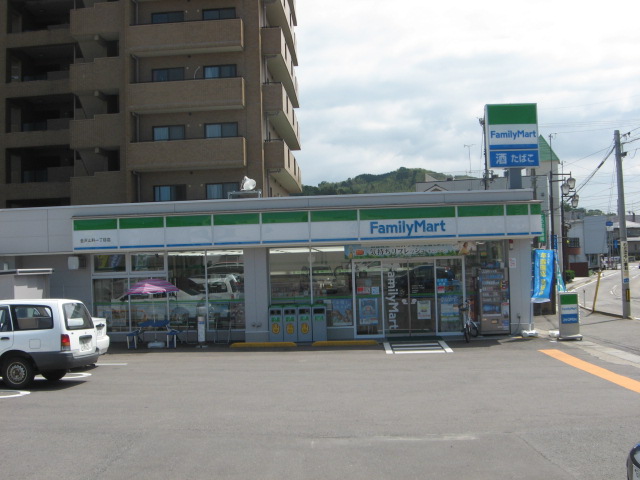 Convenience store. FamilyMart Kanazawa Yamashina-chome store up (convenience store) 559m