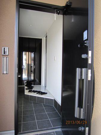 Entrance. Local (June 2013) Shooting