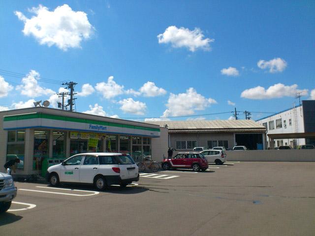 Local photos, including front road. Convenience store