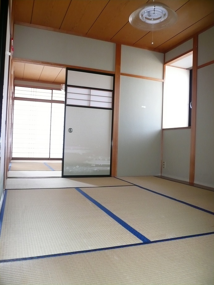 Living and room. Before Japanese-style room