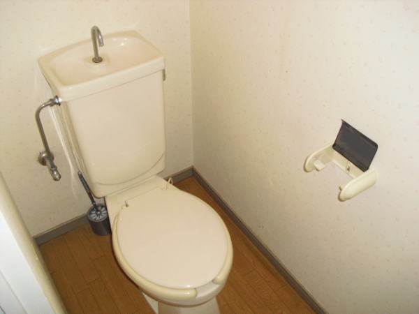 Toilet. Since there is an electrical outlet, Warm water washing toilet seat is mounted.