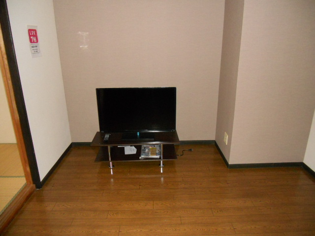 Living and room. 39 inches is equipped with TV (rental free)
