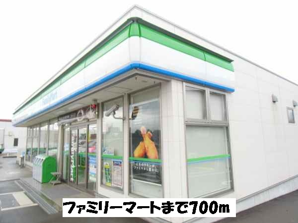 Convenience store. 700m to Family Mart (convenience store)