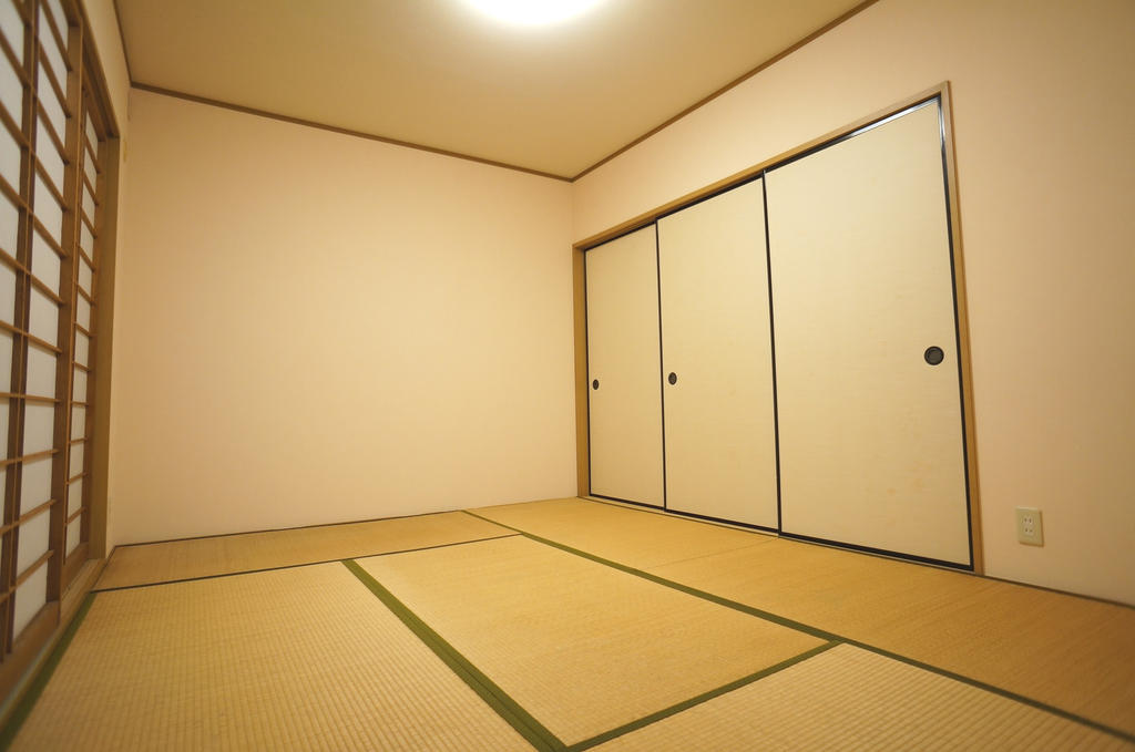 Living and room. Japanese-style room 6 quires There is also a large closet