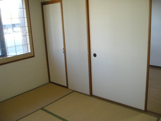 Other room space. Japanese-style room (6 mats)