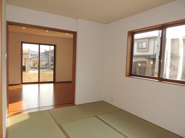 Non-living room. 6 Pledge of Japanese-style room of which you can take advantage of as living and Tsuzukiai.