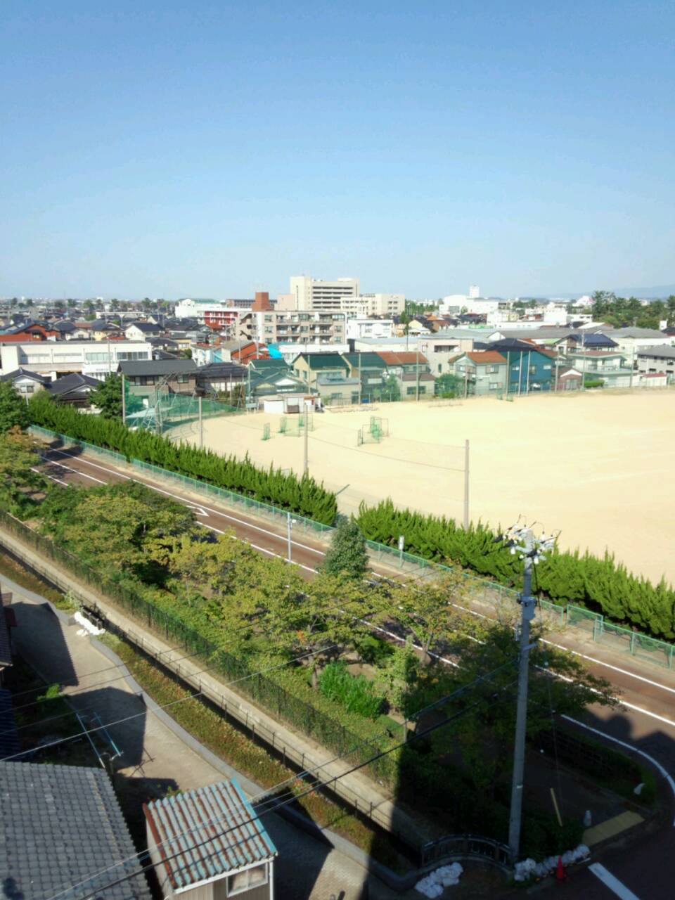 View. From the veranda of the park and junior high ground ・ City Hall looks